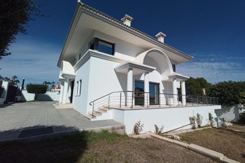 9 dormitorios Villa en Villamartin, Spain No. 26173 2