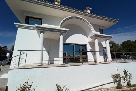 9 dormitorios Villa en Villamartin, Spain No. 26173 3