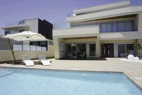 4 bedrooms Villa in Alicante, Spain No. 27771 1