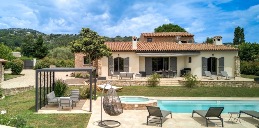 4 dormitorios Villa en Chateauneuf-Grasse, France No. 67937