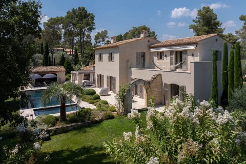 5 dormitorios Villa en Tourrettes, France No. 67935 2