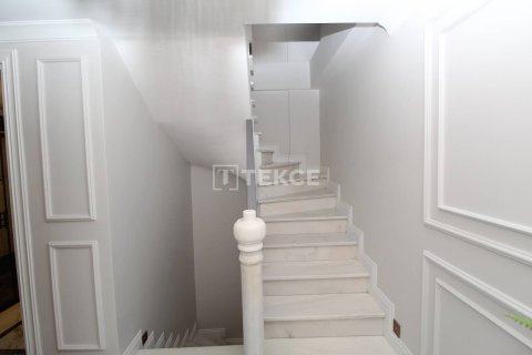 5+2 Villa en Bueyuekcekmece, Turkey No. 11220 24