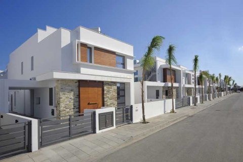 4 bedrooms House in Larnaca, Cyprus No. 63164 3