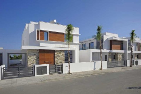 4 bedrooms House in Larnaca, Cyprus No. 63164 2