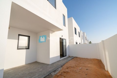 3 bedrooms Townhouse in Al Ghadeer, UAE No. 7393 2