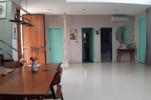 5 bedrooms House in Denpasar, Indonesia No. 23232 4