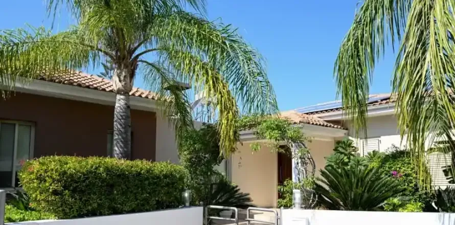 5 bedrooms Villa in Mesa Chorio, Cyprus No. 63099