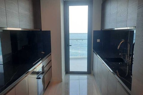 3 bedrooms Apartment in Limassol, Cyprus No. 34984 1