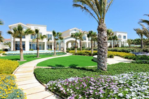 6 bedrooms Villa in Larnaca, Cyprus No. 49937 1