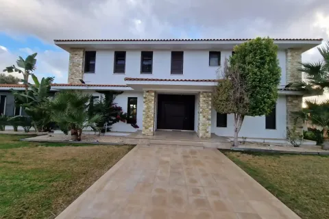 6 dormitorios Villa en Dromolaxia, Cyprus No. 40019 1