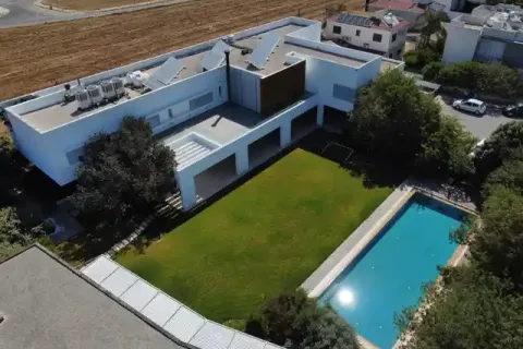 5 bedrooms Villa in Nicosia, Cyprus No. 40020 1