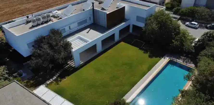 5 bedrooms Villa in Nicosia, Cyprus No. 40020