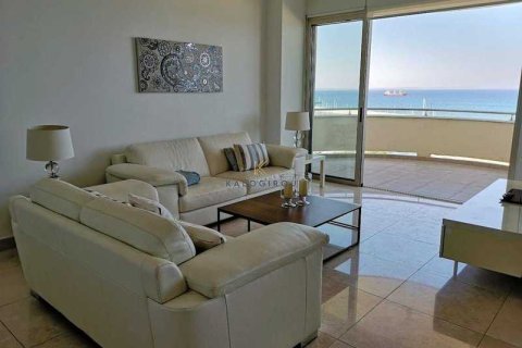 3 bedrooms Apartment in Larnaca, Cyprus No. 34199 2