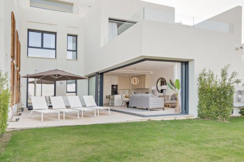 3 bedrooms Villa in Casares, Spain No. 27494 1