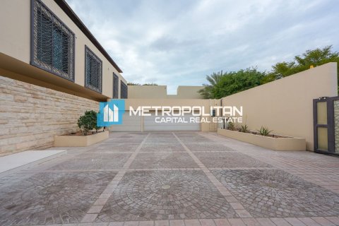 4 bedrooms Villa in Al Gurm, UAE No. 6420 28