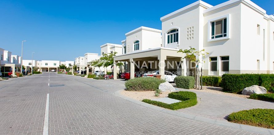 2 bedrooms Townhouse in Al Ghadeer, UAE No. 4426