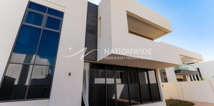 5 dormitorios Villa en  Yas Island, UAE No. 4425