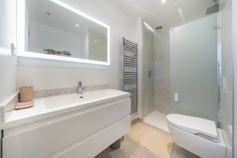 2 dormitorios Apartment en Antibes, France No. 67270 7