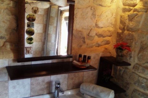 2 bedrooms Villa in Heraklion, Greece No. 52056 4