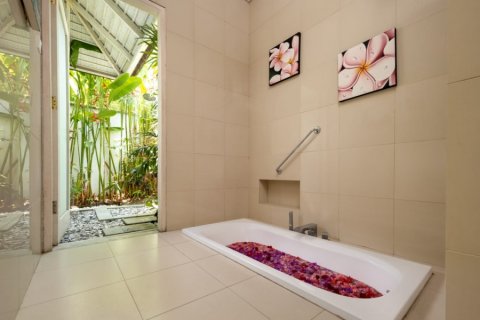 2 bedrooms Villa in Seminyak, Indonesia No. 22685 14