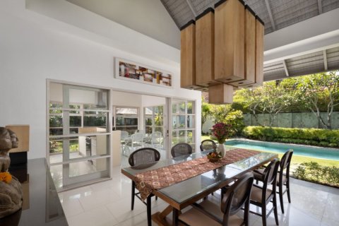 2 bedrooms Villa in Seminyak, Indonesia No. 22685 4