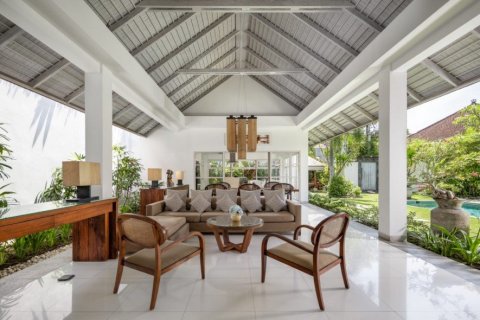 2 bedrooms Villa in Seminyak, Indonesia No. 22685 19