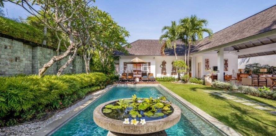 2 bedrooms Villa in Seminyak, Indonesia No. 22685