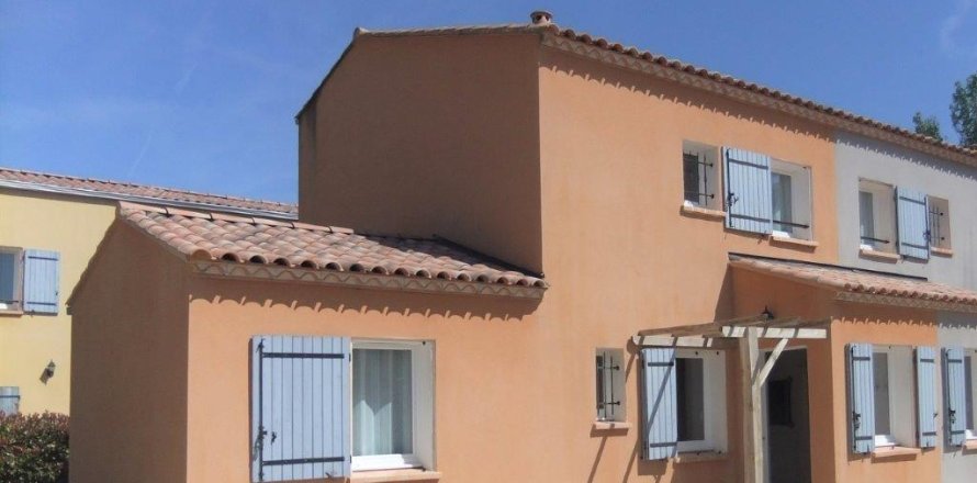 3 bedrooms Villa in L'Isle-sur-la-Sorgue, France No. 69482