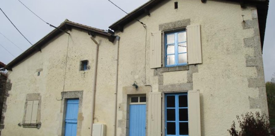 Studio House à Clavé, France No. 69481