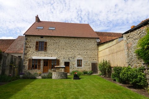 3 bedrooms House in Nouvelle-Aquitaine, France No. 69489 2