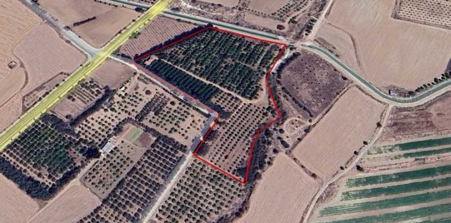 27206m² Land en Geroskípou, Cyprus No. 75297