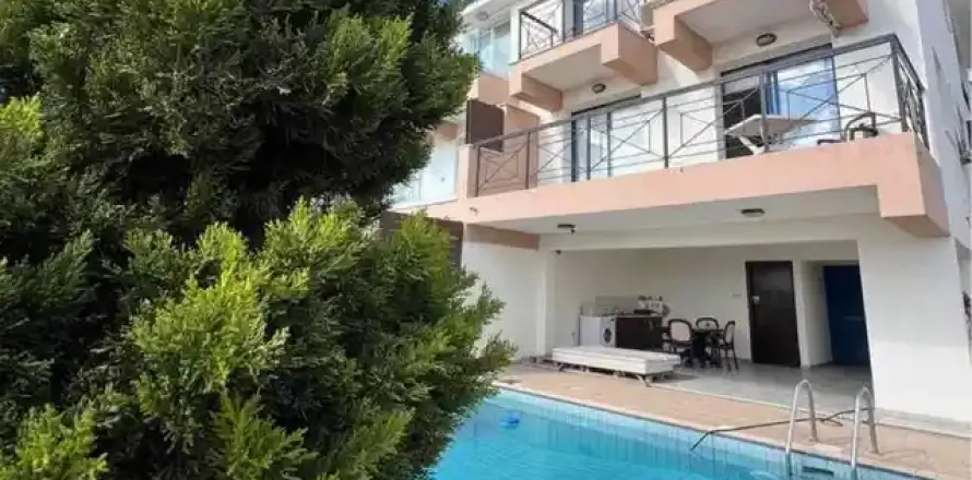 3 bedrooms Villa in Chloraka, Cyprus No. 30163