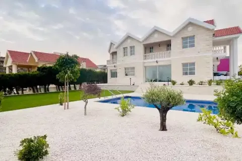 5 bedrooms Villa in Palodeia, Cyprus No. 31602 1