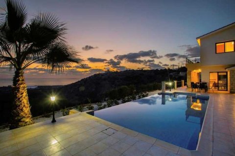 4 bedrooms Villa in Pegeia, Cyprus No. 71913 1