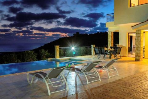 4 bedrooms Villa in Pegeia, Cyprus No. 71913 13