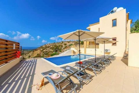 4 bedrooms Villa in Pegeia, Cyprus No. 71913 3