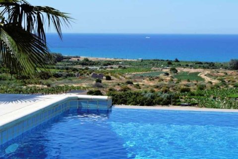 4 bedrooms Villa in Pegeia, Cyprus No. 71913 15