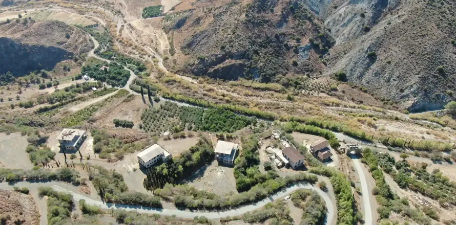 595810m² Land à Agia Varvara, Cyprus No. 42179