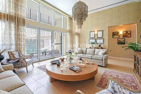 5 bedrooms Townhouse in Abu Dhabi, UAE No. 4034 1