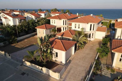 5 bedrooms Villa in Pervolia, Cyprus No. 28661 1