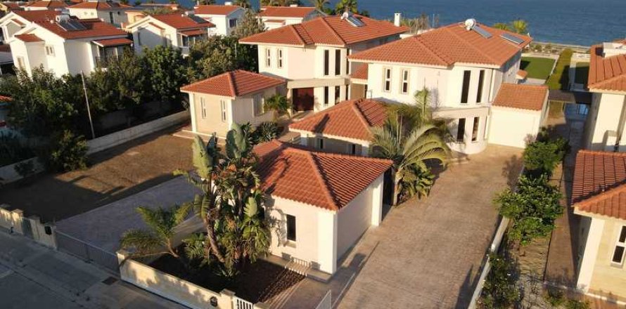 5 bedrooms Villa in Pervolia, Cyprus No. 28661