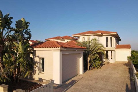 5 bedrooms Villa in Pervolia, Cyprus No. 28661 3