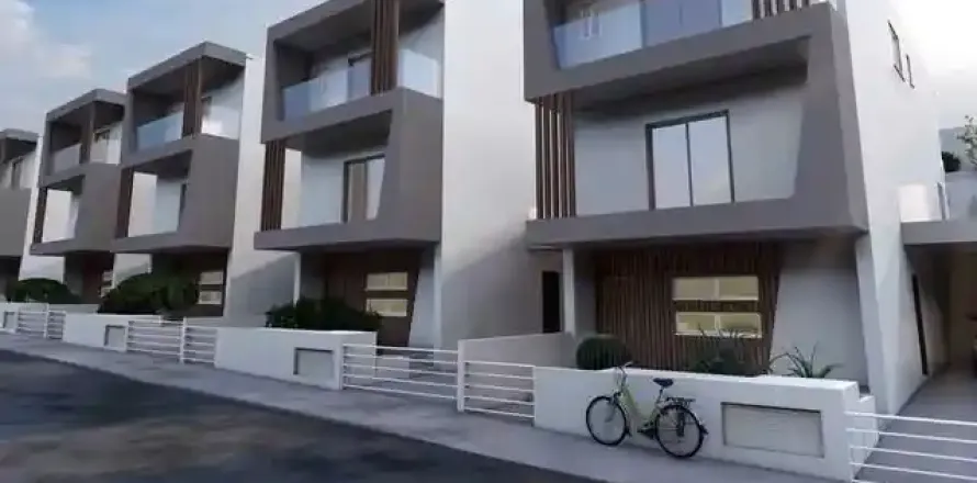 5 bedrooms House in Mesa Geitonia, Cyprus No. 31070