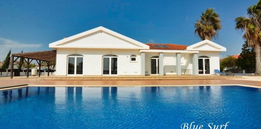 4 bedrooms Bungalow in Ayia Napa, Cyprus No. 36521