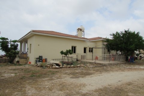 4 bedrooms House in Paphos, Cyprus No. 38073 8