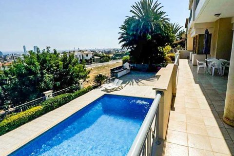 5 bedrooms Villa in Germasogeia, Cyprus No. 74493 4