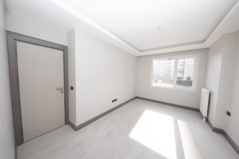 2+1 Apartment in Küçükçekmece, Turkey No. 22011 5