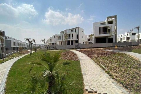 4 bedrooms Apartment in Cairo Alexandria Desert Road, Egypt No. 39071 12