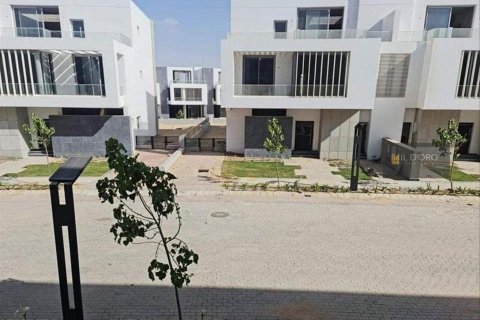 4 bedrooms Apartment in Cairo Alexandria Desert Road, Egypt No. 39071 1