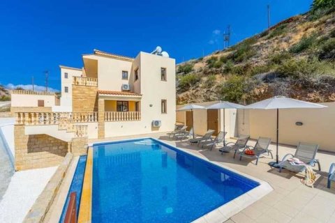 3 bedrooms Villa in Pegeia, Cyprus No. 71919 1